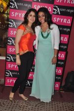Suvidha Arya, Namrata Jham at Suvi - Arya & Spyra_s Collection Launch in khar, Mumbai on 7th Sept 2013.JPG