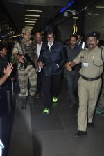 Amitabh Bachchan snapped at airport in Mumbai on 8th Sept 2013 (12).JPG