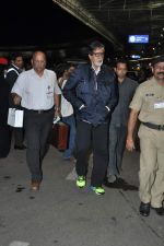 Amitabh Bachchan snapped at airport in Mumbai on 8th Sept 2013 (5).JPG