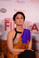 Kareena Kapoor launches the Filmfare September 2013 cover Page in Escobar, Mumbai on 9th Sept 2013 (167).JPG