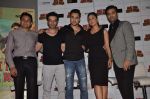 Punit Malhotra, Karan Johar, Kareena Kapoor, Imran Khan at the First look launch of Gori Tere Pyaar Mein in Mumbai on 10th Sept 2013 (144).JPG
