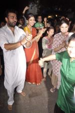 Shilpa Shetty_s Ganesha Visarjan in Mumbai on 10th Sept 2013(196).JPG