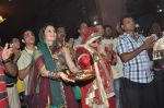 Dolly Bindra offer prayers to Andheri Cha Raja in Mumbai on 12th Sept 2013 (75).JPG