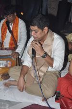 Murli Sharma visit Andheri Cha Raja in Mumbai on 14th Sept 2013 (40).JPG