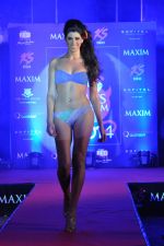 Model walk the ramp at Miss Maxim Bikini show in Mumbai on 15th Sept 2013 (182).JPG