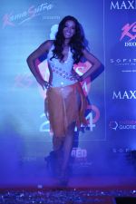 Monica Dogra at Miss Maxim Bikini show in Mumbai on 15th Sept 2013 (145).JPG