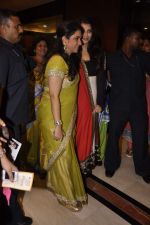Aishwarya Rai Bachchan, Shaina NC at Giant Awards in Trident, Mumbai on 17th Sept 2013 (55).JPG