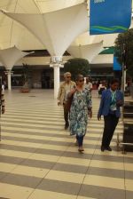 Naseeruddin Shah snapped at Mumbai Airport on 21st Sept 2013 (20).JPG