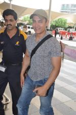 Aamir Khan snapped in Domestic Airport, Mumbai on 25th Sept 2013 (24).JPG