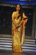 Rekha at the launch of Diva_ni in Mumbai on 27th Sept 2013 (23).JPG