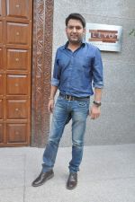 Kapil Sharma addresses media says would return in Andheri, Mumbai on 28th Sept 2013 (4).JPG