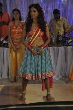 Sandhya Shetty_s item song shoot for Meinu Ek Ladki Chhahiye in Future Studio, Mumbai on 1st Oct 2013 (2).JPG