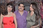Poonam Dhillon at Poonam Dhillon_s sister Rishma Pai_s birthday in Blue Sea, Mumbai on 2nd Oct 2013 (36).JPG