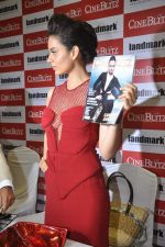 Kangana Ranaut unveils Cineblitz_s latest issue in Mumbai on 4th Oct 2013 (54).JPG