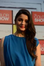 Alia Bhatt launches Maybelline_s new color range in Phoenix Mills, Mumbai on 5th Oct 2013 (116).JPG