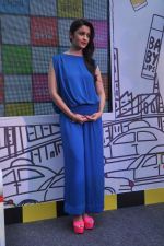 Alia Bhatt launches Maybelline_s new color range in Phoenix Mills, Mumbai on 5th Oct 2013 (18).JPG