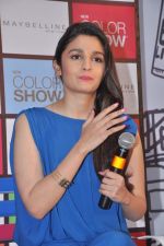 Alia Bhatt launches Maybelline_s new color range in Phoenix Mills, Mumbai on 5th Oct 2013 (56).JPG