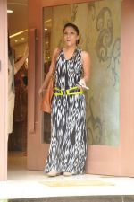 Shweta Salve at Neeta Lulla_s Bridal collection in Mumbai on 5th Oct 2013 (105).JPG