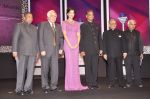 Sonam Kapoor at India Gem and Jewellery Awards in NCPA, Mumbai on 5th Oct 2013 (1).JPG