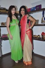 Anisa, Shibani Kashyap at Zanaya Couture store in Kemps Corner, Mumbai on 6th Oct 2013 (35).JPG