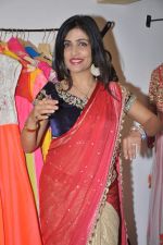 Shibani Kashyap at Zanaya Couture store in Kemps Corner, Mumbai on 6th Oct 2013 (11).JPG