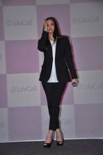Aishwarya Rai Bachchan launches Life Cell in Mumbai on 7th Oct 2013 (47).JPG