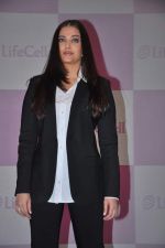 Aishwarya Rai Bachchan launches Life Cell in Mumbai on 7th Oct 2013 (57).JPG