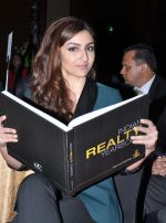Soha Ali Khan launch India Realty Yearbook & Real Leaders at The premier Indian Realty Awards 2013 in New Delhi on 8th Oct 2013 (6).JPG