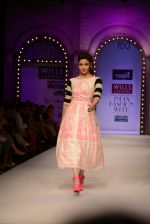 Alia Bhatt walk the ramp for Masaba Gupta_s show at the Day 1 on WIFW 2014 on 9th Oct 2013 (18).JPG