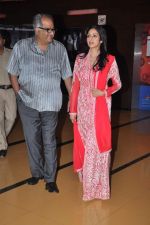 Sridevi, Boney Kapoor at the premiere of bengali Film in Cinemax, Mumbai on 9th Oct 2013 (126).JPG
