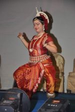 Dona Ganguly_dance performance at Durga pooja in Mumbai on 10th Oct 2013 (32)_52578c6db1d70.JPG