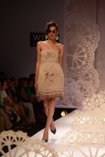 Model walk the ramp for Geisha show at the Day 1 on WIFW 2014 on 9th Oct 2013 (106)_52578baf73cfa.JPG