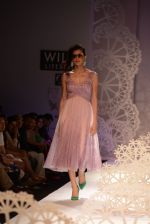 Model walk the ramp for Geisha show at the Day 1 on WIFW 2014 on 9th Oct 2013 (21)_52578a135170d.JPG