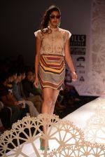 Model walk the ramp for Geisha show at the Day 1 on WIFW 2014 on 9th Oct 2013 (59)_52578ab4366e6.JPG