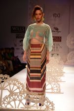 Model walk the ramp for Geisha show at the Day 1 on WIFW 2014 on 9th Oct 2013 (97)_52578b8ab7785.JPG