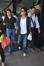 Shahrukh Khan return from Australia in Mumbai on 11th Oct 2013 (28)_52595d8cc430f.JPG