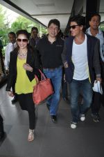 Shahrukh Khan, Madhuri Dixit return from Australia in Mumbai on 11th Oct 2013 (24)_52595ef89f53c.JPG