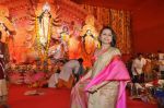Rani Mukherjee celebrates Durga Pooja in Mumbai on 12th Oct 2013 (46)_525a329e01616.JPG