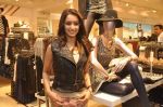 Shraddha Kapoor at Forever 21 store launch in Mumbai on 12th Oct 2013 (56)_525a33a8eb4b6.JPG