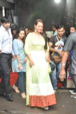Sonakshi Sinha shoots for Star Plus Diwali Episode in Mumbai on 12th Oct 2013 (46)_525a31bb32ca5.JPG