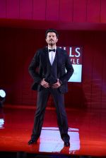 Anil Kapoor walks for Ashish Soni - grand finale at Wills day 5 on WIFW 2014 on 13th Oct 2013 (35)_525cba1124280.JPG