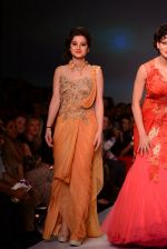Anjali Abrol, Urvashi Rautela walks for SOLTEE BY SULASKSHANA at Wills day 5 on WIFW 2014 on 13th Oct 2013 (132)_525cb75a2e477.JPG