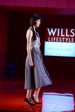 Model walks for Ashish Soni - grand finale at Wills day 5 on WIFW 2014 on 13th Oct 2013 (124)_525cc0e2a68f8.JPG