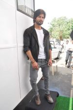 Shahid Kapoor promote R Rajkumar on the sets of ZEE_s DID in Famous, Mumbai on 14th Oct 2013 (111)_525cfa7314a1f.JPG