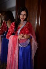Nisha Jamwal at Nishka Lulla, Debyani & Divya and Kavita Bhartia showcase festive collection at Ogaan in Colaba, Mumbai on 16th Oct 2013 (11)_525ffd6ac1454.JPG