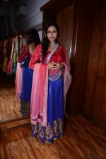 Nisha Jamwal at Nishka Lulla, Debyani & Divya and Kavita Bhartia showcase festive collection at Ogaan in Colaba, Mumbai on 16th Oct 2013 (12)_525ffcc555f68.JPG