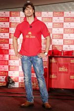 Vidyut Jamwal Launch of old Spice_s new deodrant in new delhi on 15th Oct 2013 (8)_525fd290ab328.JPG