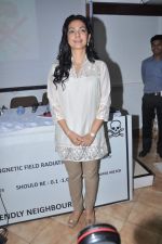 Juhi Chawla at a press meet to discuss radiation caused by mobile towers in Press Club, Mumbai on 17th Oct 2013 (25)_5260ad98199a3.JPG