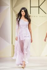 Model walk the ramp for designer Hema Kaul at Dubai_s Fashion Forward on 18th Oct 2013 (14)_52611cb88f6c5.jpg