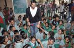 Prateik Babbar remembers Smita Patil on her B_day, spends time with Save the children NGO on 17th Oct 2013 (27)_5260a84171348.JPG